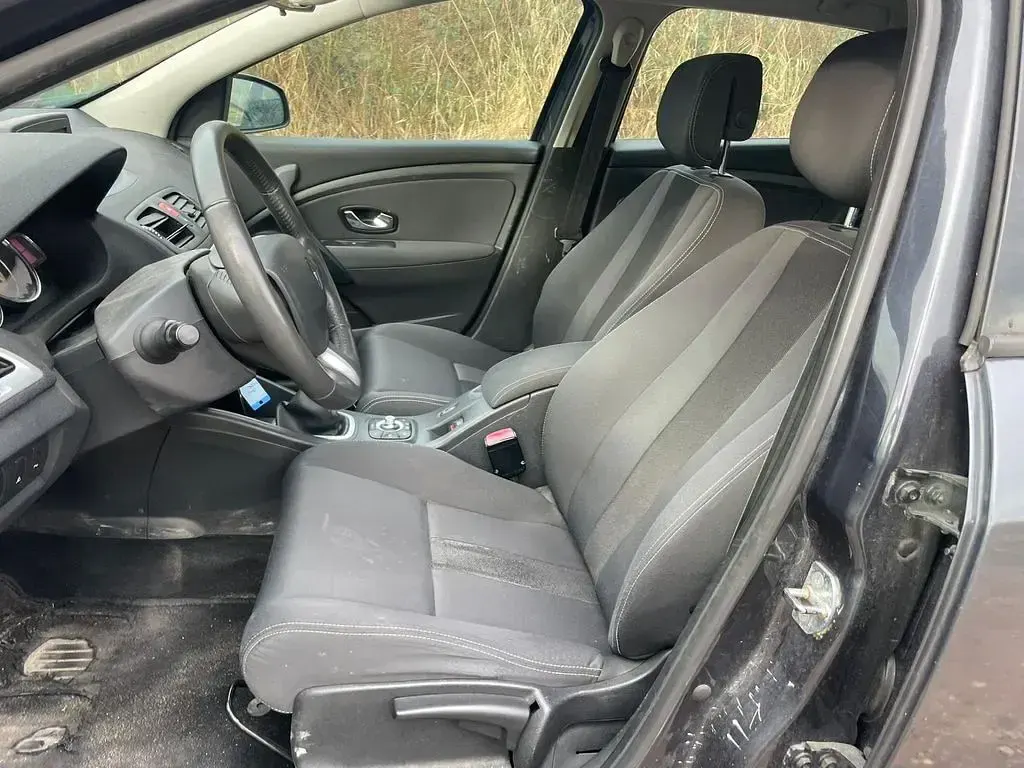 Gebraucht Renault Mégane Dynamique 90 PS (66 kW) 2010 Grau Kombi