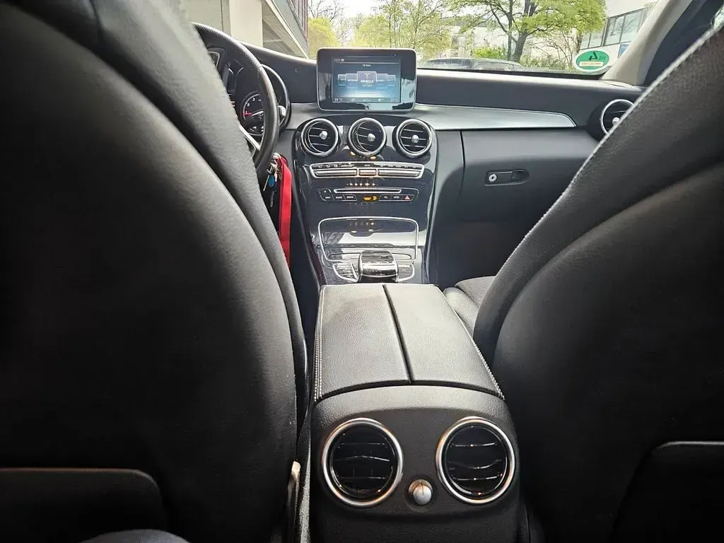 Gebraucht Mercedes C180 AMG line 156 PS (114 kW) 2015 Blau Limousine