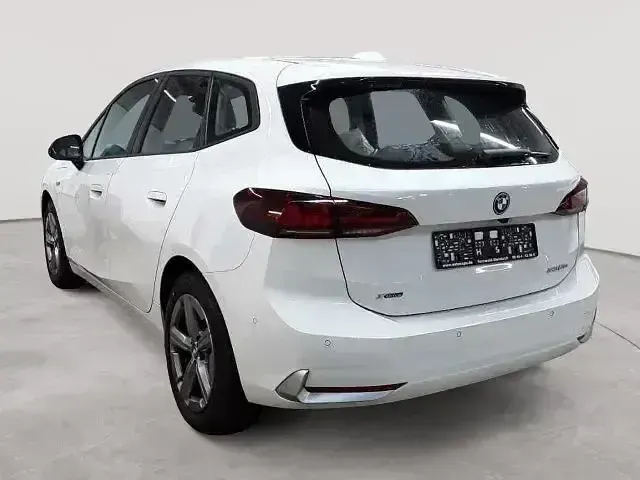 Gebraucht BMW 230e Active Tourer Performance 150 PS (110 kW) 2023 Alpinweiß Van / Kleinbus