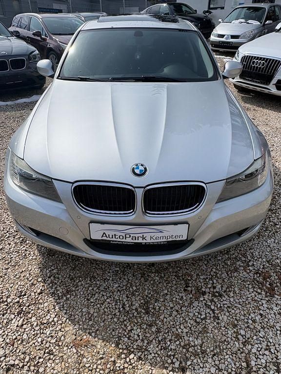 Gebraucht BMW 320 184 PS (135 kW) 2010 Silber Limousine