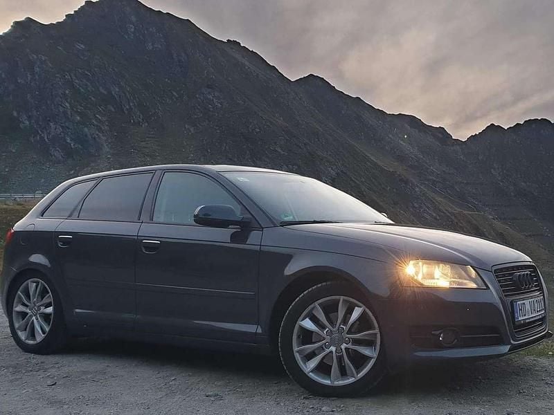 Grau Gebraucht 2012 Audi A3 Sportback Kombi | 9.800 € (Fairer Preis) - Bild 1/4