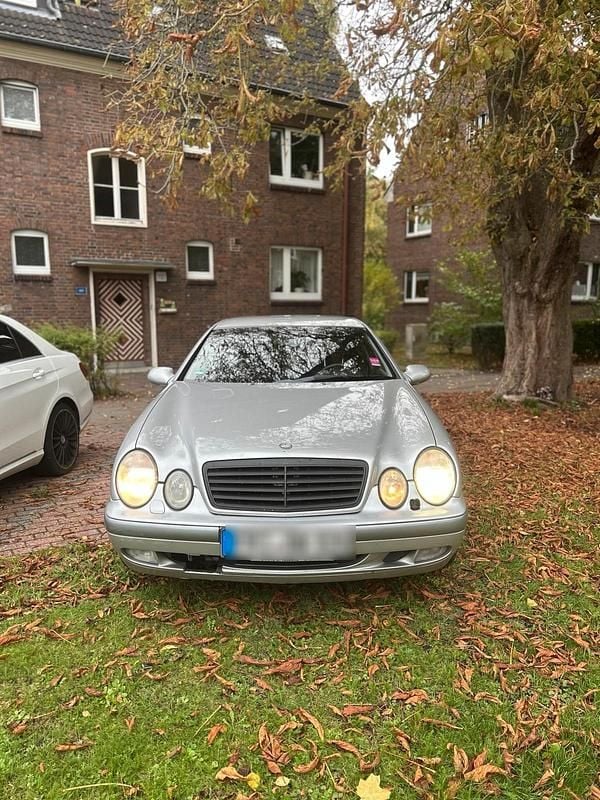 Silber Gebraucht 2000 Mercedes CLK320 Coupé | 1.800 € (Superpreis) - Bild 1/4
