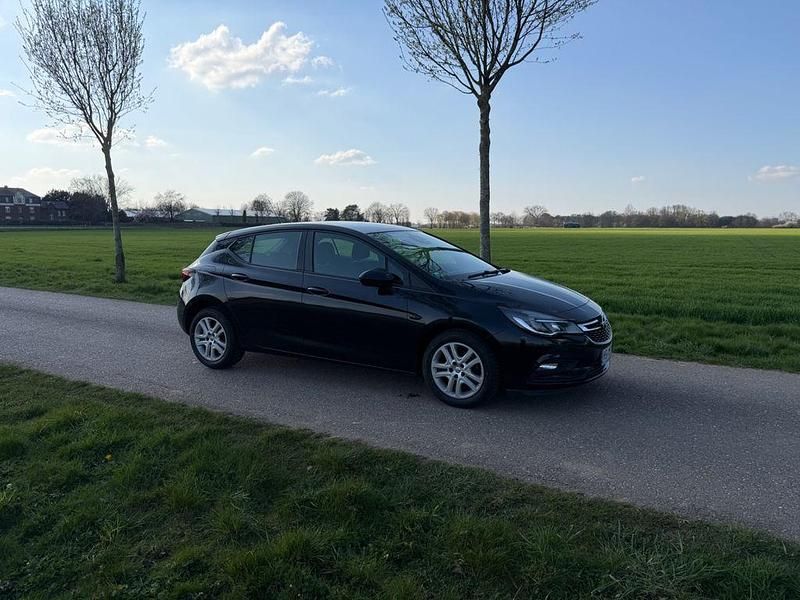 Gebraucht Opel Astra Edition 150 PS (110 kW) 2016 Schwarz Limousine