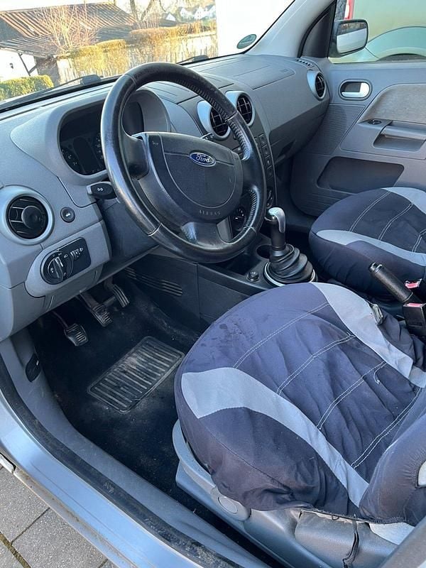 Gebraucht Ford Fusion Ambiente 80 PS (58 kW) 2003 Grau Kleinwagen