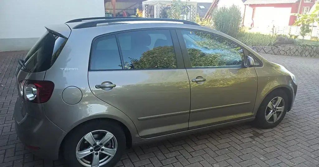 Gebraucht VW Golf Plus Cross Team 122 PS (89 kW) 2011 Braun Van / Kleinbus