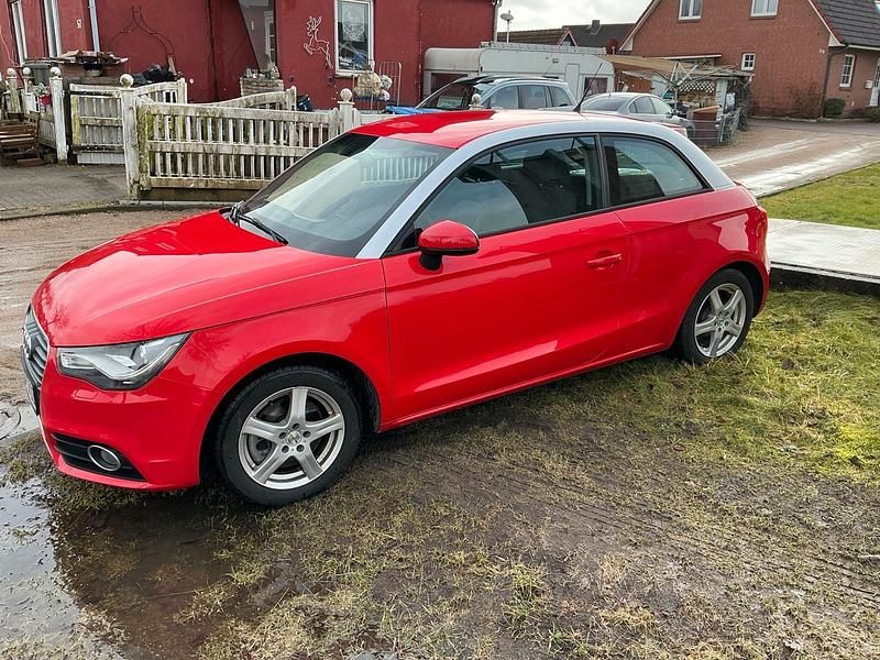 Gebraucht Audi A1 Ambiente 105 PS (77 kW) 2011 Rot Kleinwagen
