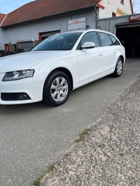 Weiß Gebraucht 2009 Audi A4 Ambiente Kombi | 4.900 € (Fairer Preis) - Bild 1/4