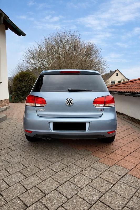 Gebraucht VW Golf VI 122 PS (89 kW) 2010 Blau Kleinwagen