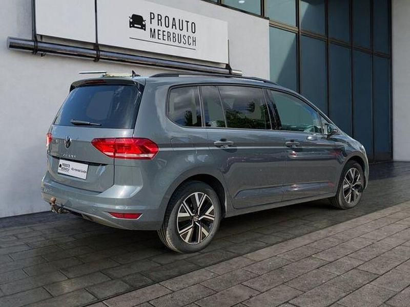 Gebraucht VW Touran Comfortline 150 PS (110 kW) 2024 Delfingrau Van / Kleinbus