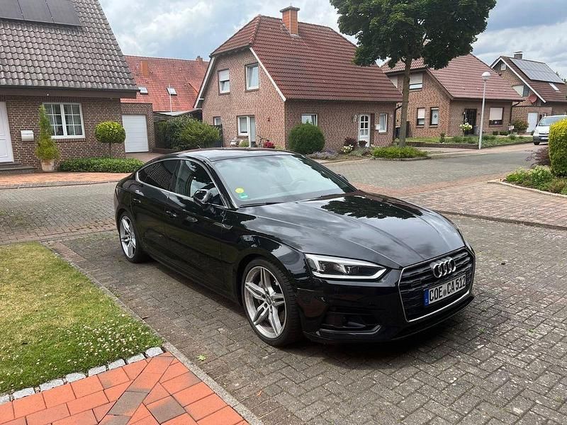 Schwarz Gebraucht 2019 Audi A5 Sportback Ambiente Limousine | 24.900 € (Superpreis) - Bild 1/4