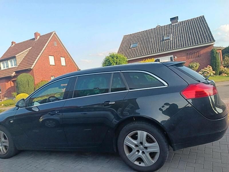Gebraucht Opel Insignia 131 PS (96 kW) 2012 Schwarz Kombi