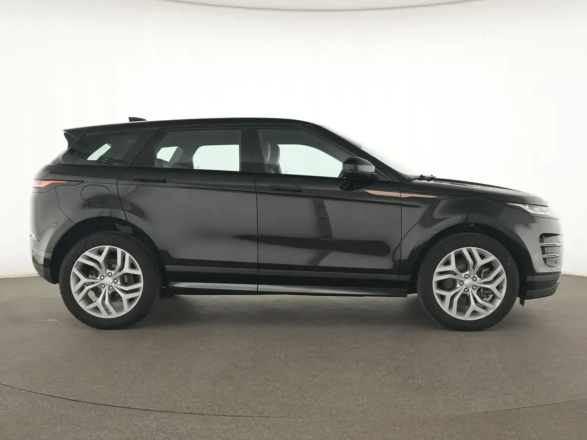 Gebraucht Land Rover Range Rover SE Dynamic 200 PS (147 kW) 2022 Santorini black SUV
