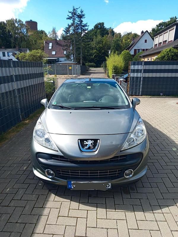 Silber Gebraucht 2007 Peugeot 207 CC Cabrio | 3.500 € (Etwas zu teuer) - Bild 1/4