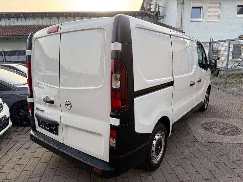 Usata Opel Vivaro 90 CV (66 kW) 2017 Bianco Monovolume