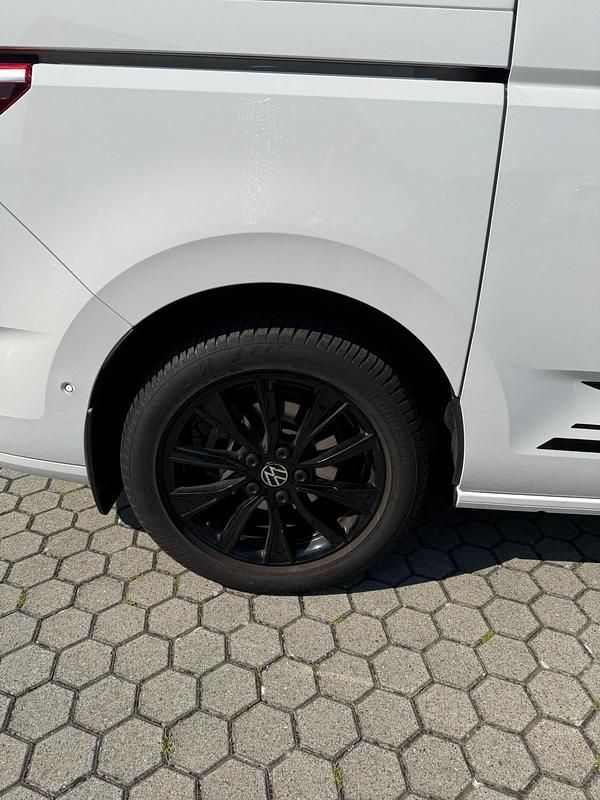 Gebraucht VW Multivan Edition 150 PS (110 kW) 2024 Weiß Van