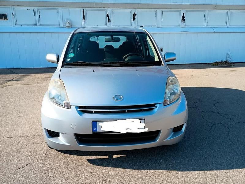 Gebraucht Daihatsu Sirion 69 PS (50 kW) 2011 Grau Kleinwagen