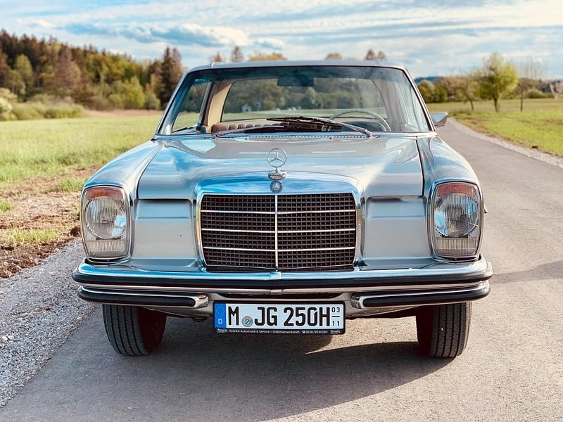 Gebraucht Mercedes W114 150 PS (110 kW) 1971 Silber Coupé