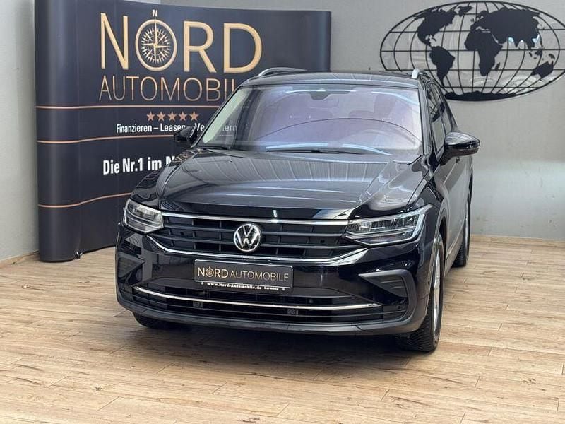 Gebraucht VW Tiguan Active 131 PS (96 kW) 2023 Deep black perleffek (metallic) SUV