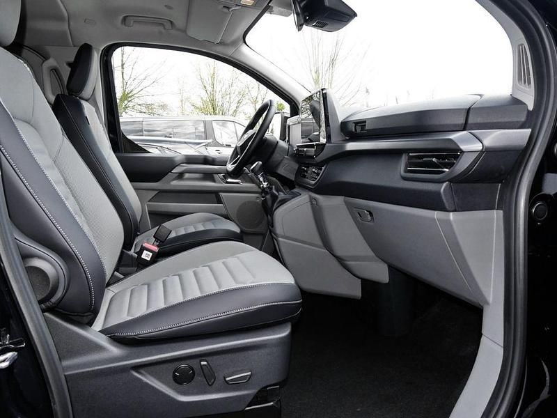 Gebraucht Ford Tourneo Titanium 150 PS (110 kW) 2024 Schwarz Van / Kleinbus