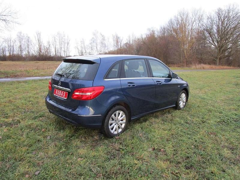Gebraucht Mercedes B200 156 PS (114 kW) 2011 Blau Van / Kleinbus