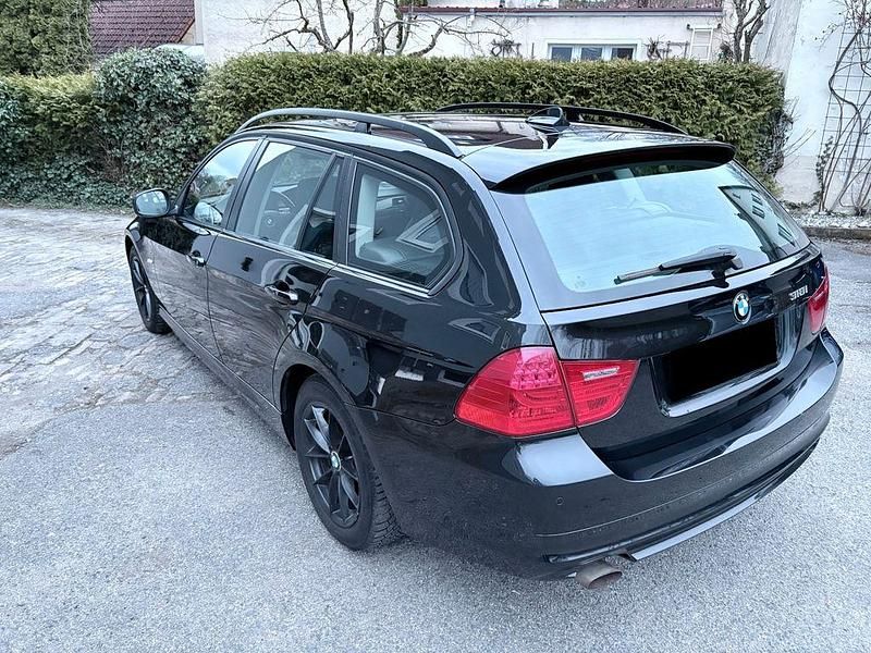 Gebraucht BMW 318 143 PS (105 kW) 2009 Schwarz Kombi
