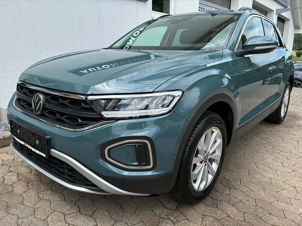 Gebraucht VW T-Roc 150 PS (110 kW) 2025 Petrol blue metallic SUV
