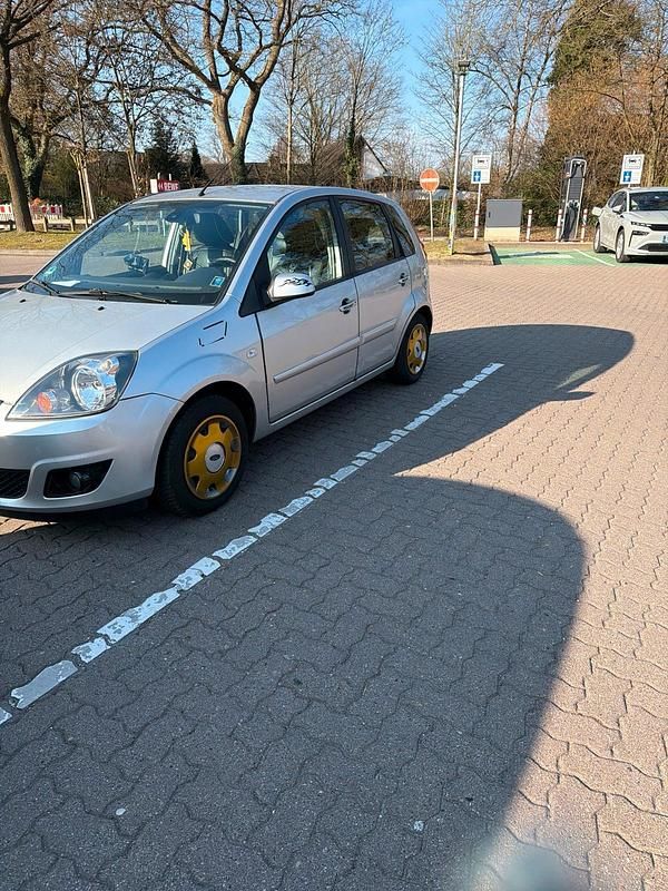 Gebraucht Ford Fiesta 67 PS (49 kW) 2008 Silber Kleinwagen