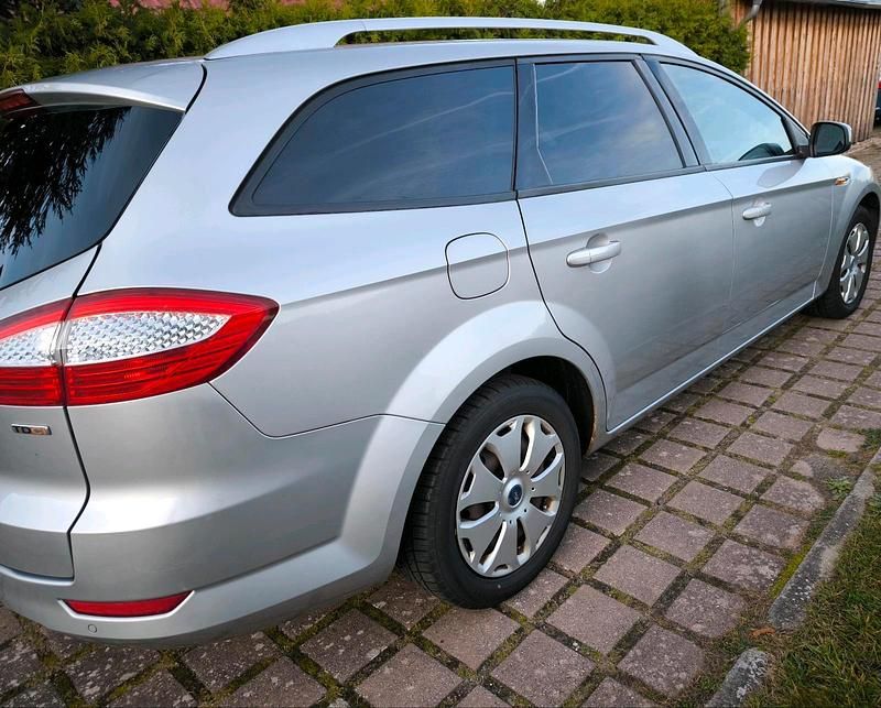 Gebraucht Ford Mondeo 140 PS (102 kW) 2008 Silber Kombi