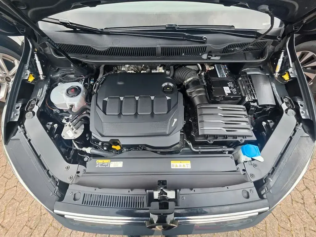 Używany VW Touran Active 122 KM (89 kW) 2022 Szary Minivan