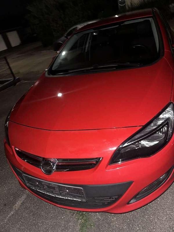 Gebraucht Opel Astra Selection 140 PS (102 kW) 2015 Rot Kombi
