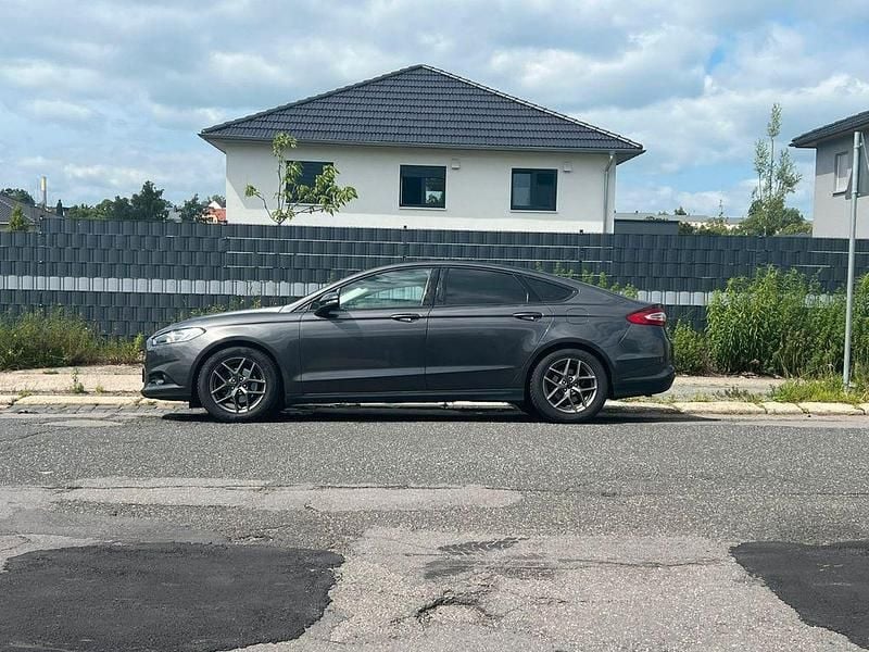 Grau Gebraucht 2015 Ford Mondeo Trend Limousine | 11.500 € (Fairer Preis) - Bild 1/4