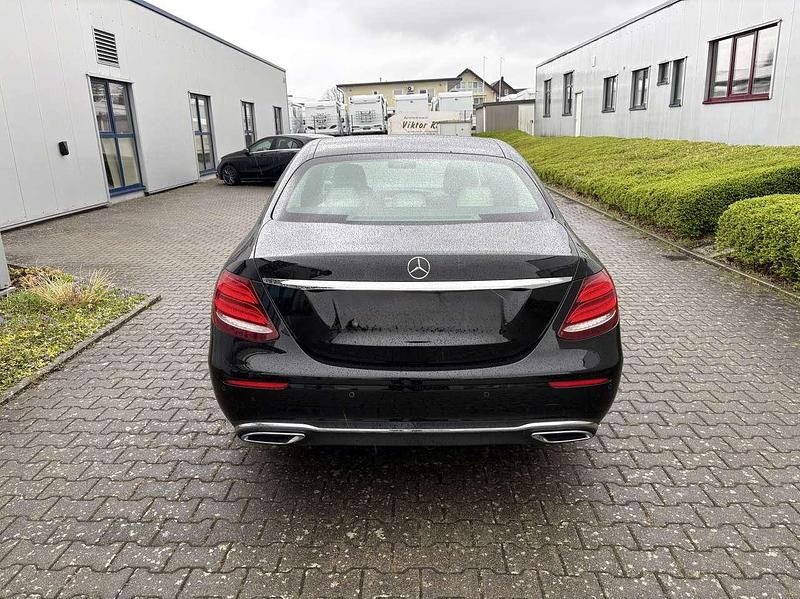 Gebraucht Mercedes E200 160 PS (117 kW) 2019 Schwarz Limousine