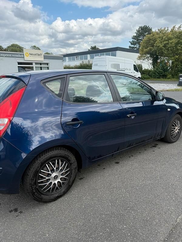 Gebraucht Hyundai i30 116 PS (85 kW) 2008 Blau Limousine