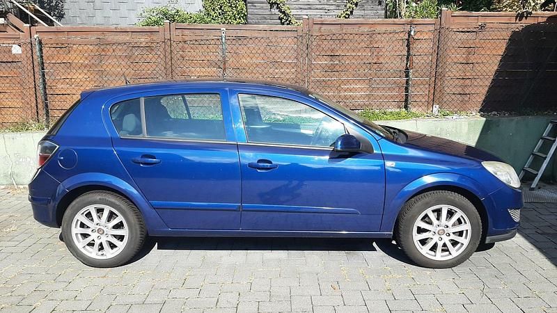 Blau Gebraucht 2009 Opel Astra Kleinwagen | 1.400 € (Guter Preis) - Bild 1/4