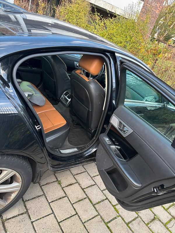 Gebraucht Jaguar XF 190 PS (139 kW) 2011 Schwarz Limousine