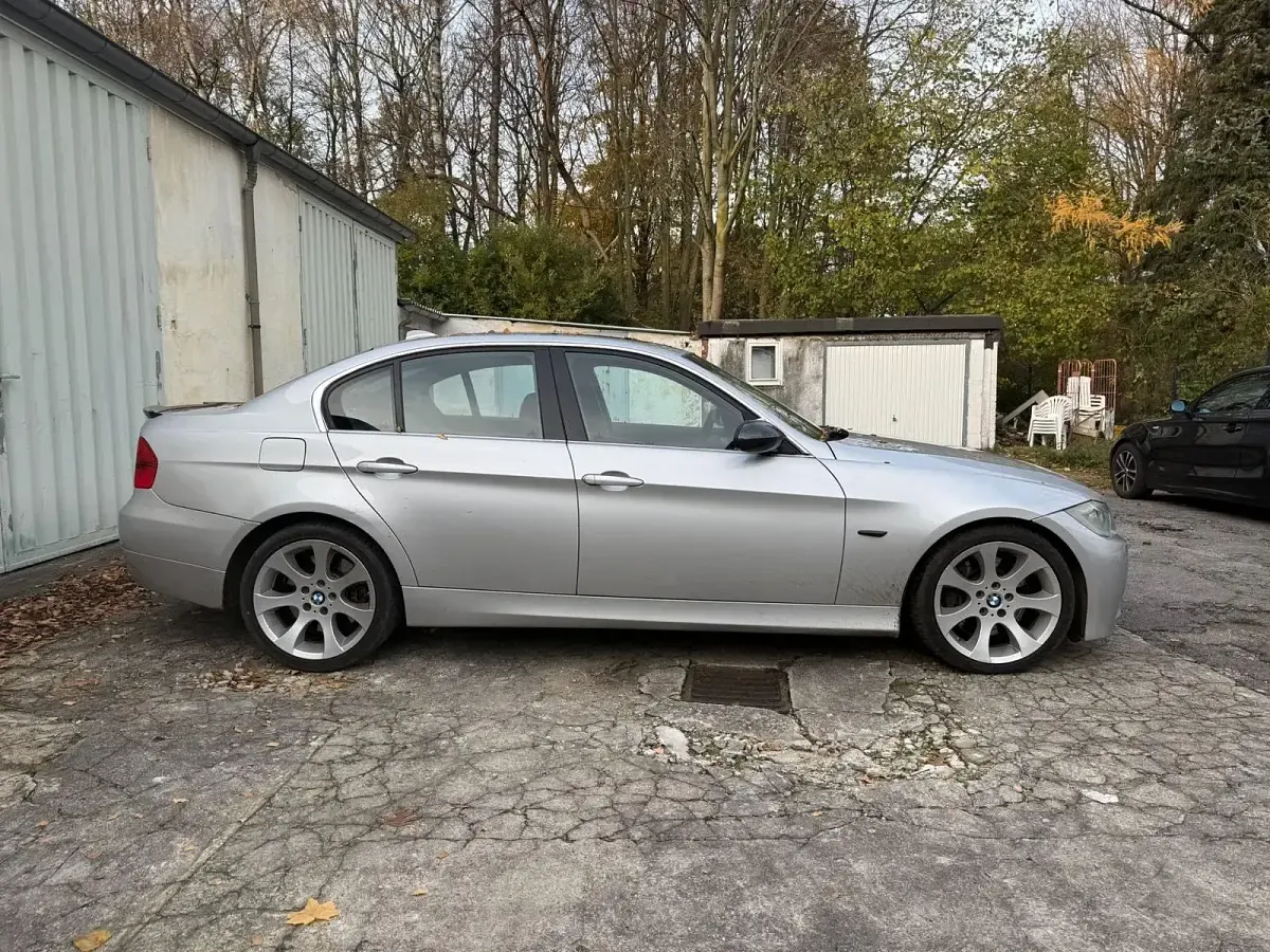 Gebraucht BMW 330 310 PS (228 kW) 2008 Silber Limousine