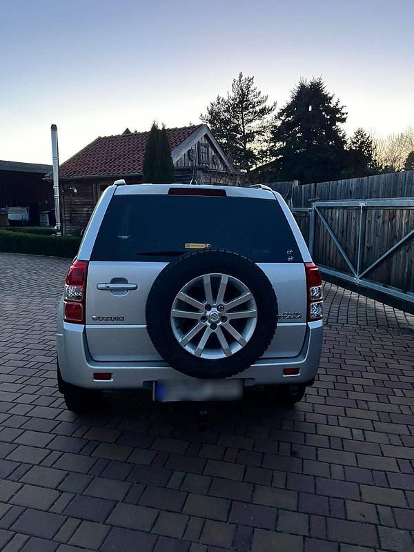 Gebraucht Suzuki Grand Vitara 129 PS (94 kW) 2011 Silber SUV