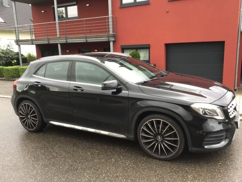 Schwarz Gebraucht 2019 Mercedes GLA250 Style SUV | 22.850 € (Guter Preis) - Bild 1/4