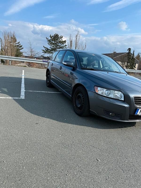 Gebraucht Volvo V50 136 PS (100 kW) 2009 Grau Kombi