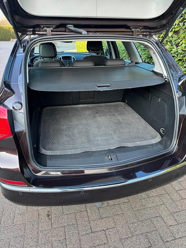 Gebraucht Opel Astra 101 PS (74 kW) 2013 Braun Kombi