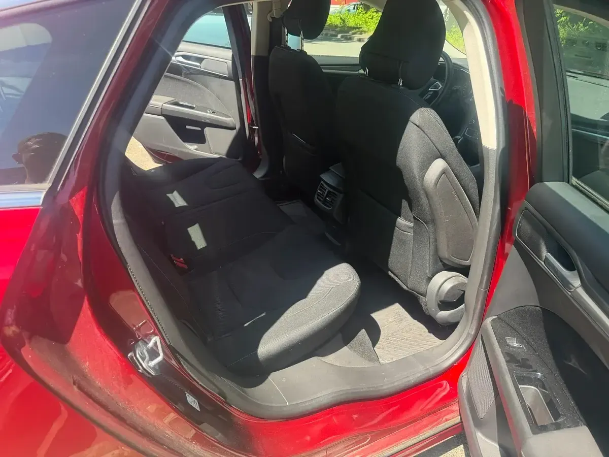 Gebraucht Ford Mondeo Titanium 160 PS (117 kW) 2016 Rot Limousine