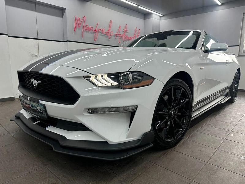 Weiß Gebraucht 2023 Ford Mustang Premium Cabrio | 29.990 € - Bild 1/4