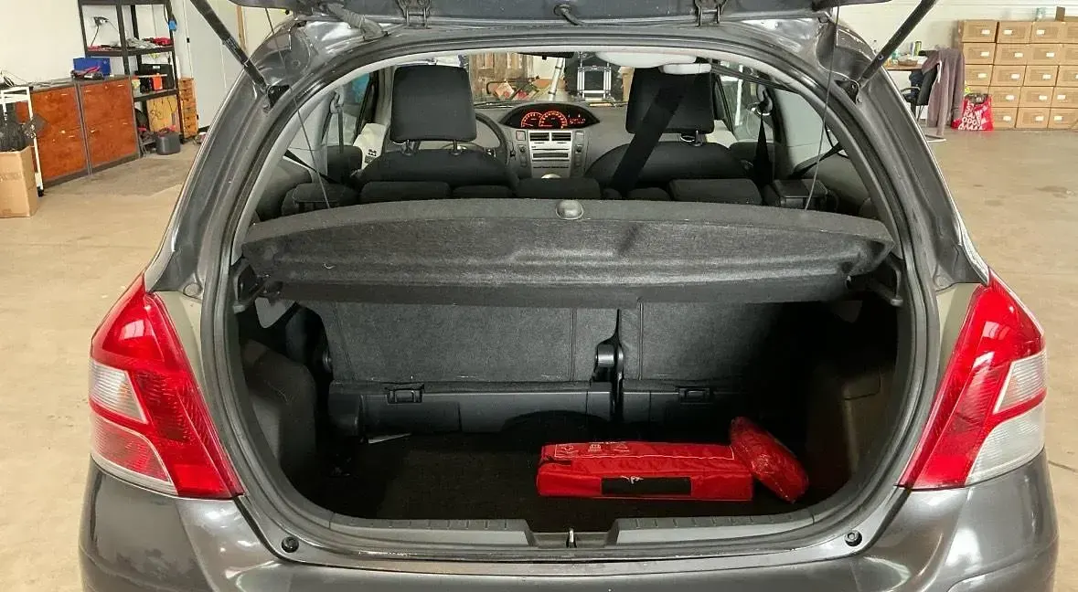 Gebraucht Toyota Yaris 70 PS (51 kW) 2011 Grau Kleinwagen