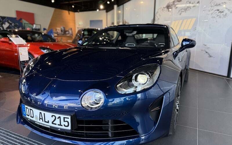 Abysse blau metallic (metallic) Gebraucht 2024 Alpine A110 Coupé | 68.790 € (Fairer Preis) - Bild 1/4