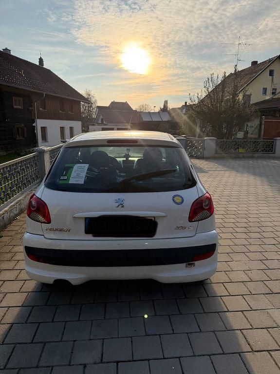 Gebraucht Peugeot 206 75 PS (55 kW) 2010 Weiß Limousine