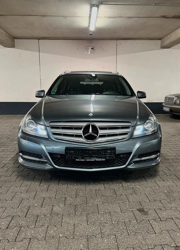 Gebraucht Mercedes C250 204 PS (150 kW) 2011 Grau Kombi