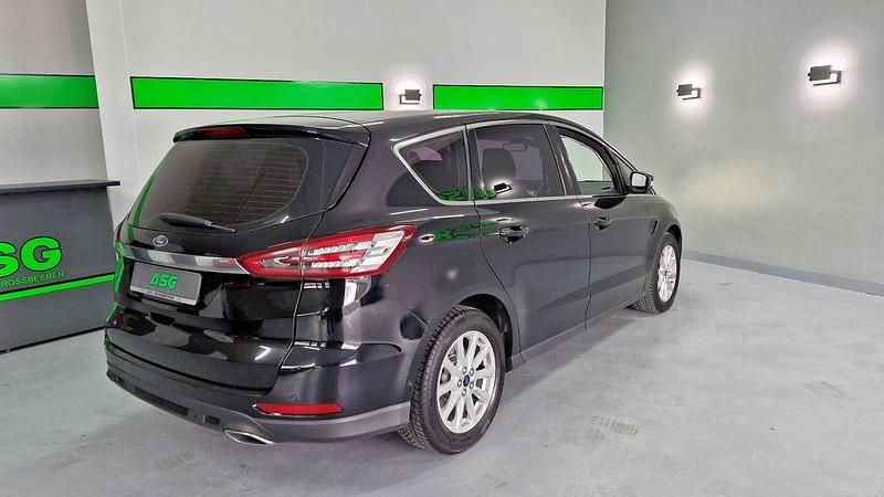 Gebraucht Ford S-MAX Business Edition 179 PS (131 kW) 2017 Schwarz Van / Kleinbus