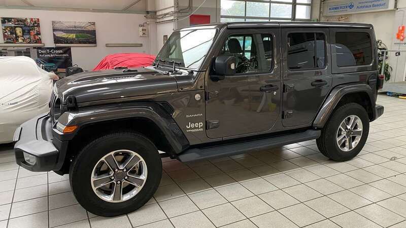 Grau Gebraucht 2021 Jeep Wrangler Unlimited Sahara SUV | 42.900 € (Superpreis) - Bild 1/4