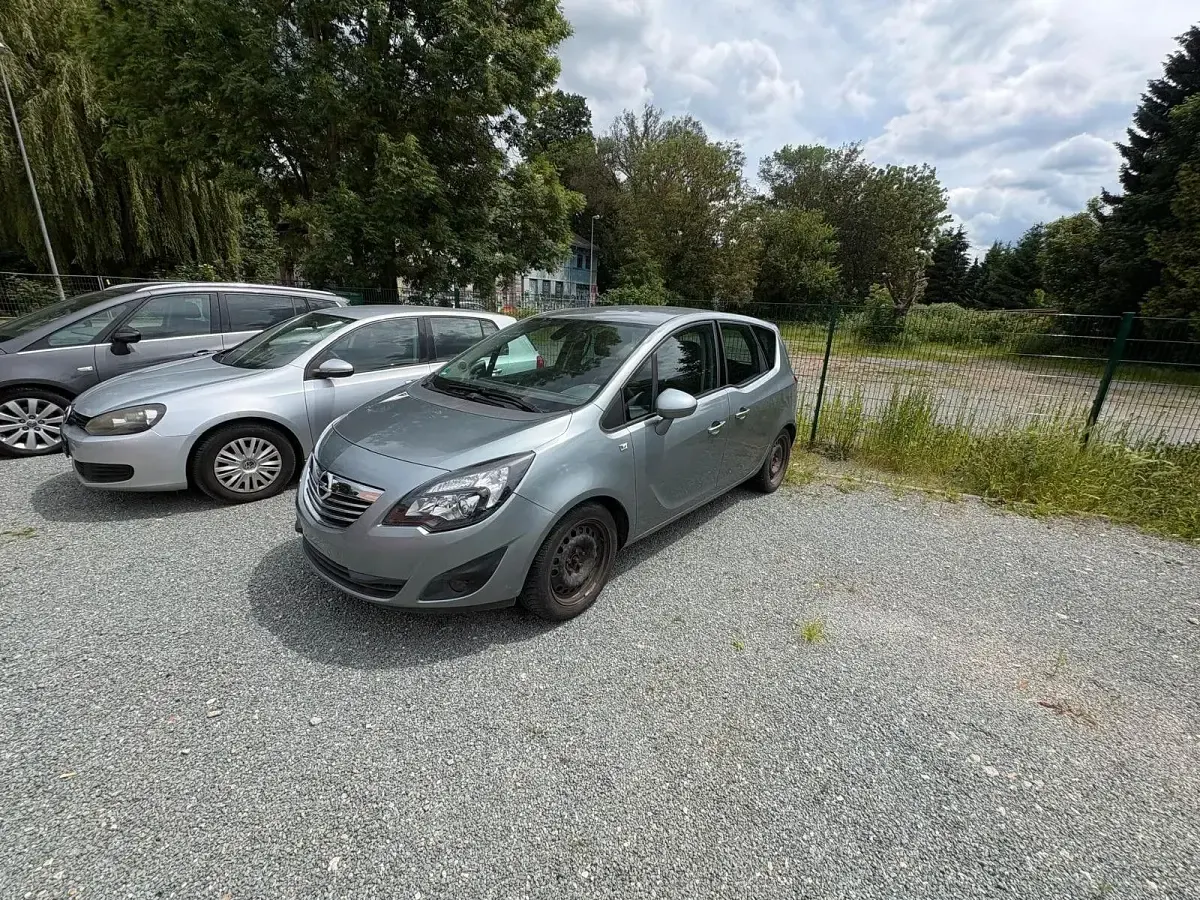 Gebraucht Opel Meriva Innovation 101 PS (74 kW) 2011 Silber Van / Kleinbus
