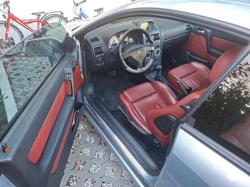 Gebraucht Opel Astra 147 PS (108 kW) 2001 Silber Coupé